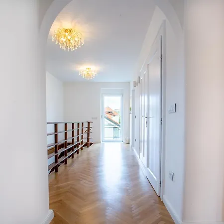 Pipa's Place - Stylish Garden Prime Location Apartment