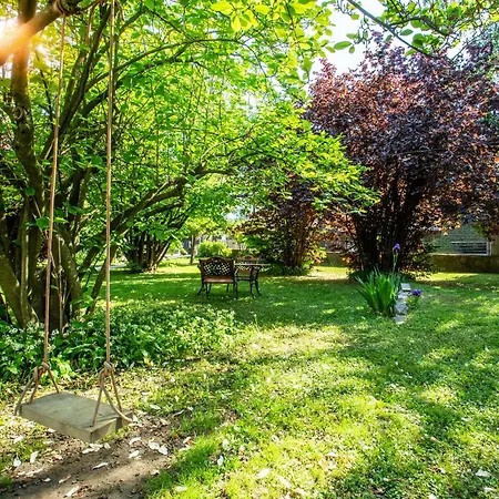 Pipa's Place - Stylish Garden Prime Location Apartment Ljubljana